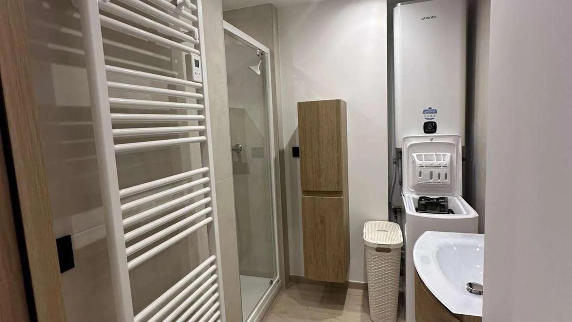 Appartement Renove A Cavalaire : 2 Pieces, Clim, 2 Balcons, Parking, 1Ere Etage, Centre-Ville - Fr-1-226B-216 Lejlighed