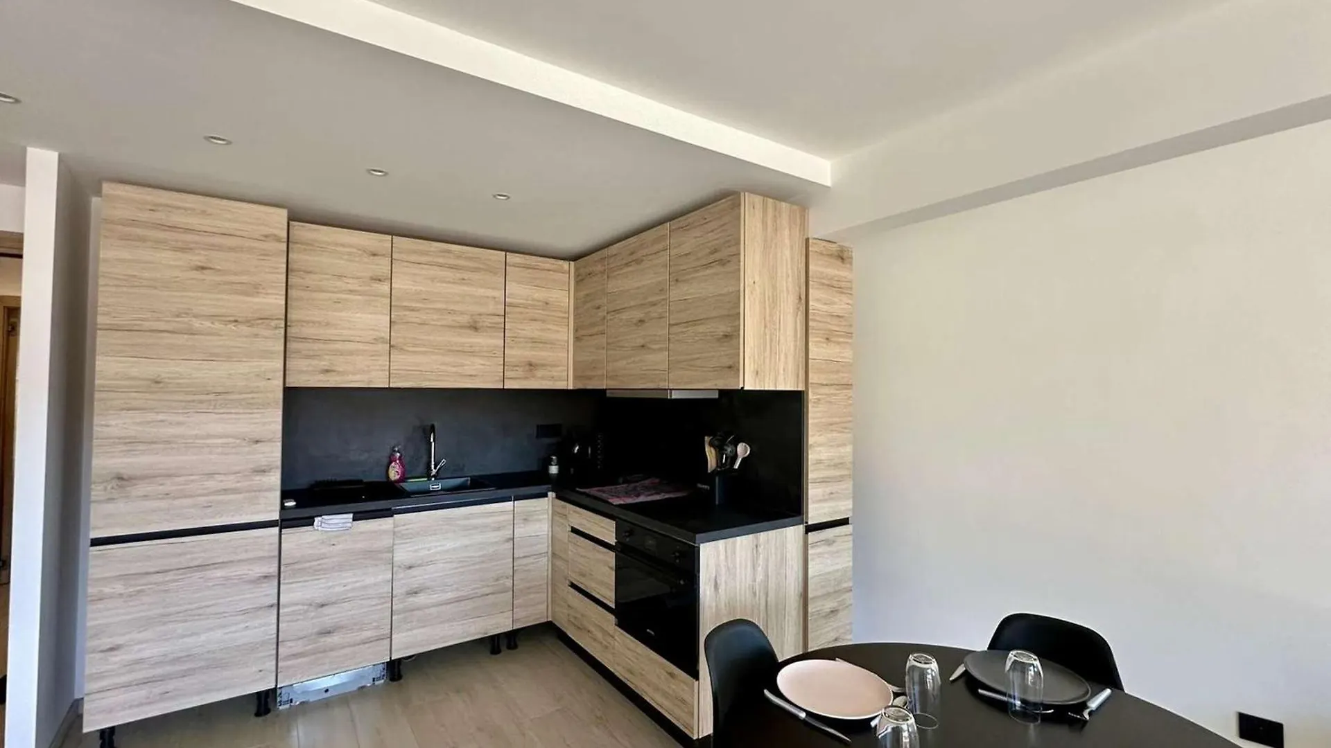 Lejlighed Appartement Renove A Cavalaire : 2 Pieces, Clim, 2 Balcons, Parking, 1Ere Etage, Centre-Ville - Fr-1-226B-216 Frankrig